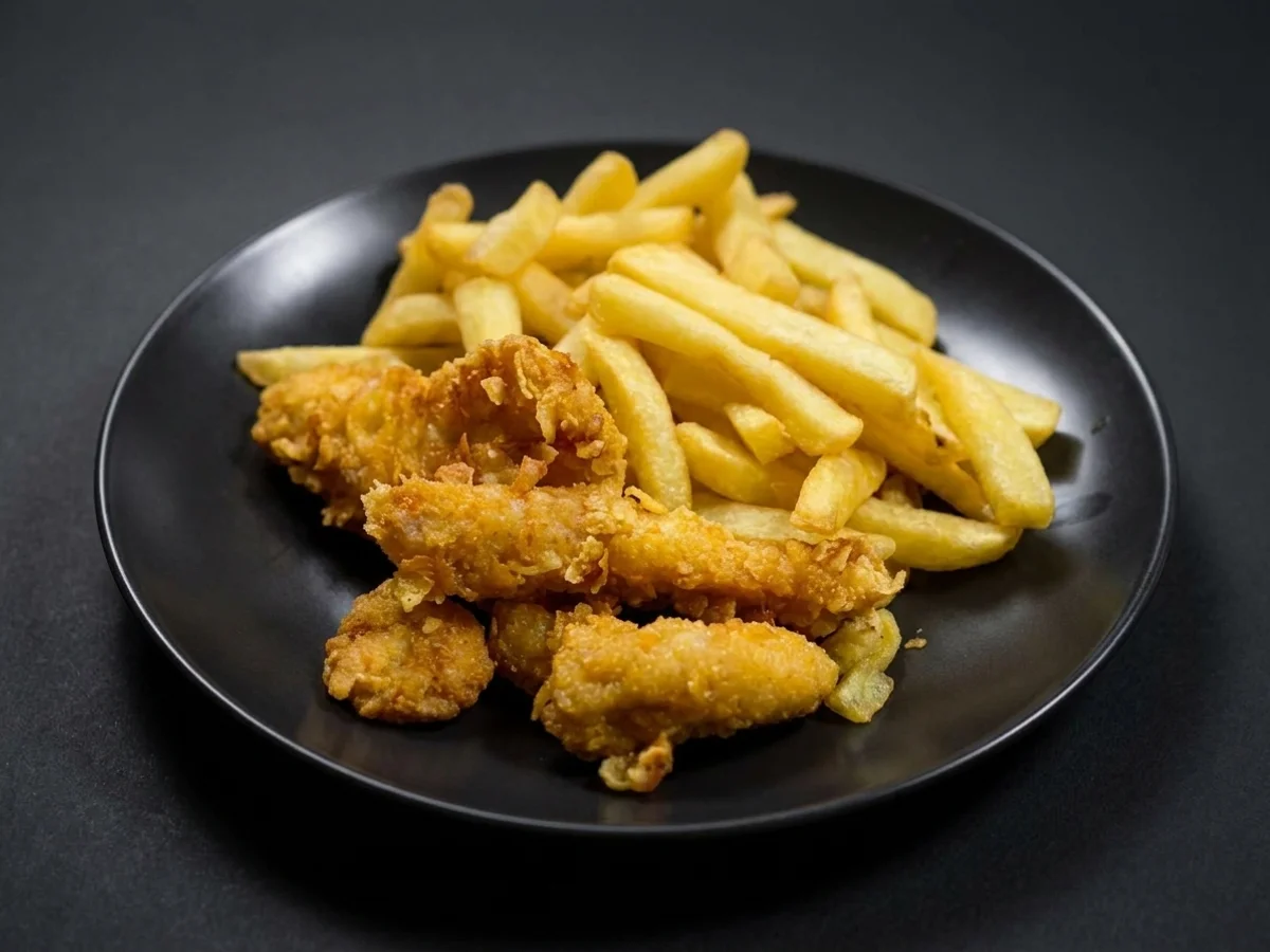 Chicken Fingers cu Cartofi Pai